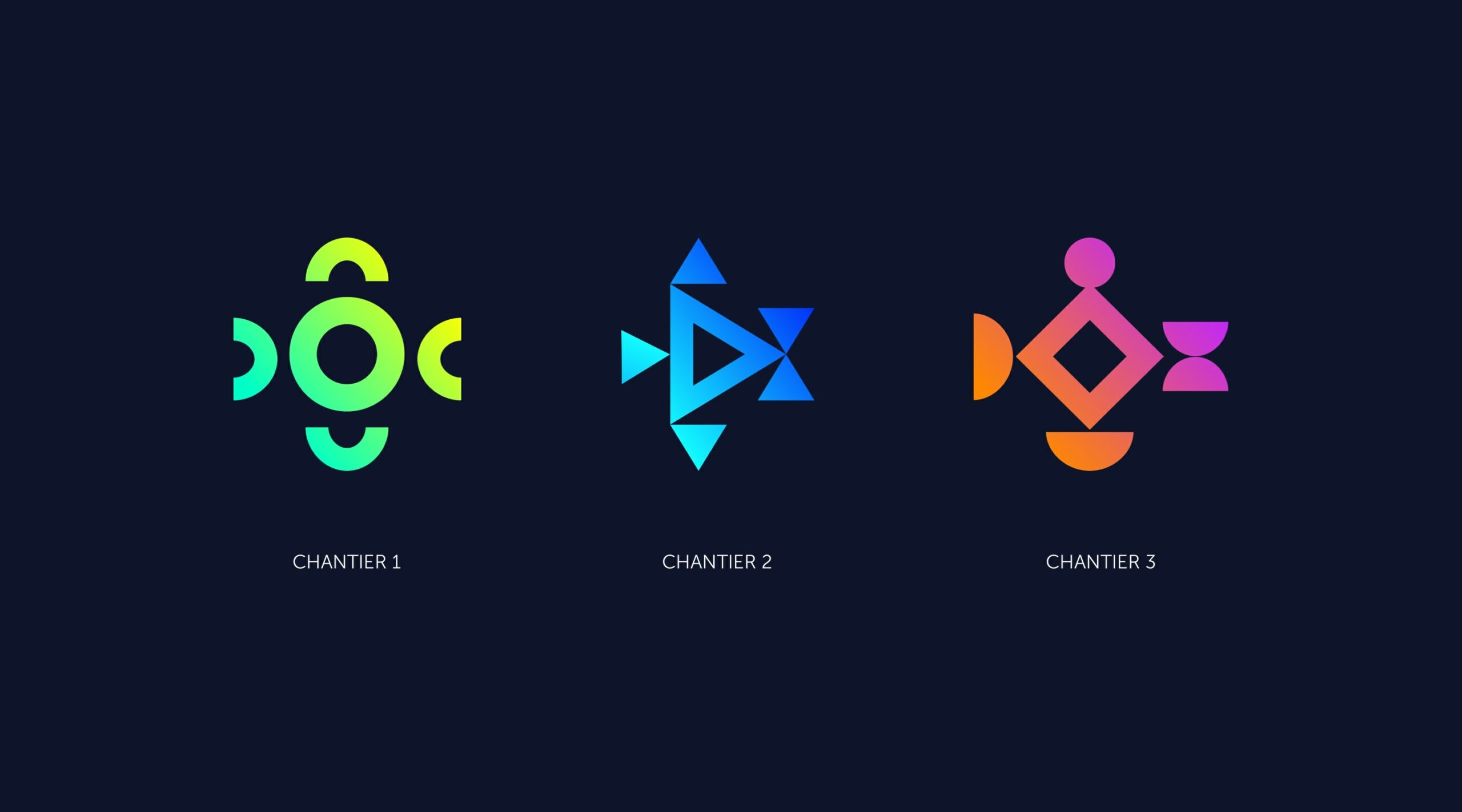 emblèmes de 3 chantiers SCC représentant une combinaison de symboles